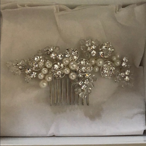Pearl and Crystal Wedding Hair Comb - Picture 1 of 2